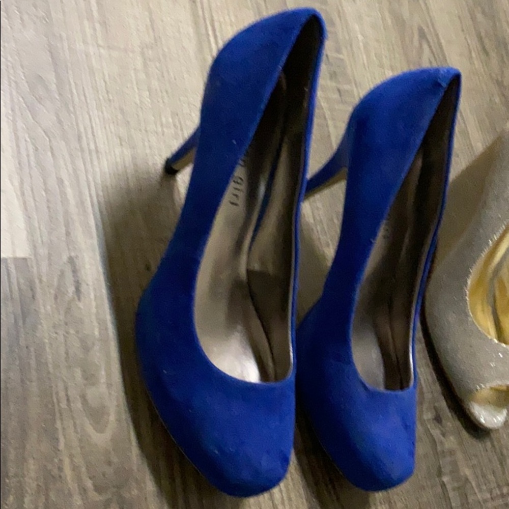 Shoes - Picture 4 of 8